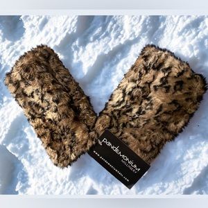 Fingerless gloves- short reversible